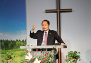 올림픽 장로교회에서 간증집회를 인도하는 고봉준 목사
