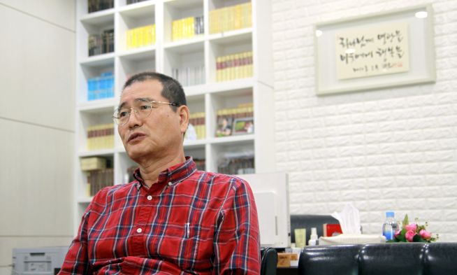 대구서문교회에 있는 자신의 집무실에서 본지와 인터뷰 하는 이상민 목사. 그는 “이미 순교를 각오했다. 두려울 게 없다”고 했다. ⓒ대구서문교회