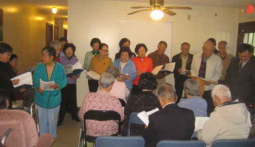 함께 노래하며 예배와 친교를 나눈 샬롬합창단