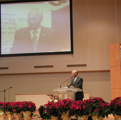 은혜로운 간증을 전한 신호범 위원