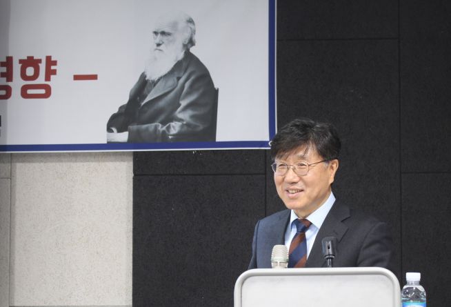 김병훈 교수가 강의하고 있다. ⓒ이대웅 기자