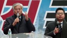 21일 광화문 집회에서 전광훈 목사(왼쪽)가 발언하고 있다. ⓒ유튜브 ‘너알아TV’ 영상 캡쳐