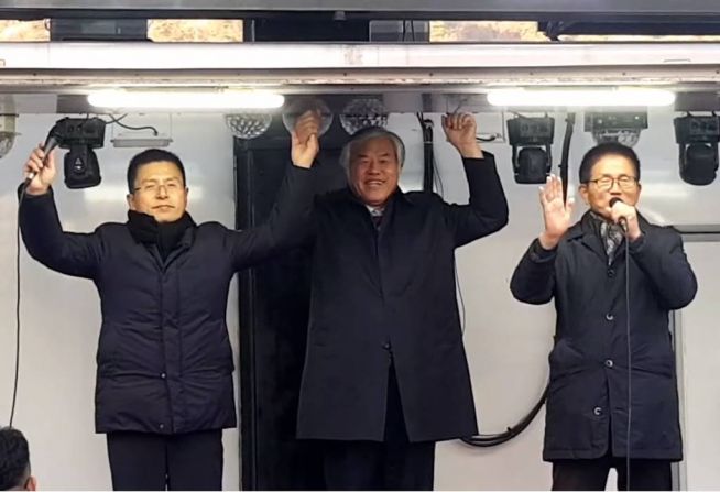 전광훈 목사 주최 집회에 참석했던 황교안 대표(왼쪽). ⓒ유튜브