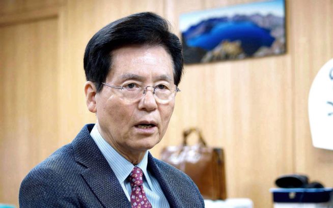 은퇴 후 운영중인 서울 신공덕동 희망재단 사무실에서 만난 이정익 목사는 “한국교회가 사회로부터 지탄받는 이유는, 교회가 교회답지 못하기 때문”이라고 지적했다. ⓒ김신의 기자