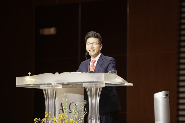 필라 안디옥교회 신년 축복 성회 및 제22차 세계 선교 사명자 대회에서 설교하는 류응렬 목사