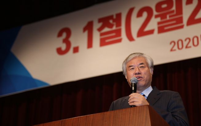 전광훈 목사가 발언하고 있다.