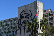 쿠바 하바나 혁명광장에 자리한 내무부 건물. 혁명을 주도한 체 게바라의 초상화가 걸려 있다.