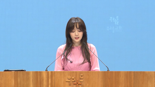 가수 이수영 집사가 12일 우리들교회에서 간증과 특송을 했다.