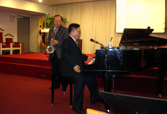 황재환 전도사와 송병기 목사의 색소폰과 피아노 2중주