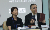 한국 순교자의소리 공동대표 현숙 폴리(왼쪽)와 에릭 폴리 목사 내외.