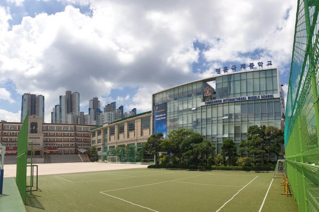 서울시 강북구 미아동에 위치한 영훈국제중학교. 1969년 영훈여자중학교로 시작, 2008년 국제특성화중학교로 지정됐다. 영훈학원 산하 영훈초등학교, 영훈고등학교와 함께 캠퍼스를 사용하고 있다.