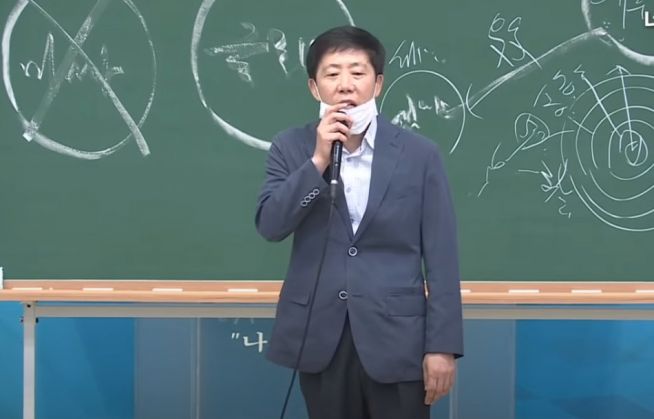 자유북한운동연합 박상학 대표가 14일 사랑제일교회에서 입장을 표명하고 있다. ⓒ너알아TV