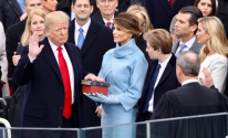 취임식에서 성경에 손을 얹고 선서를 했던 미국 트럼프 대통령