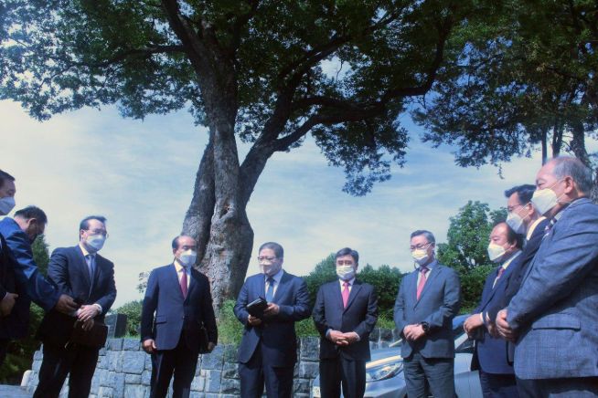 양화진선교사묘원 선교기념관 앞에서 경건회가 진행되고 있다. ⓒ이대웅 기자