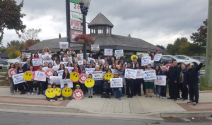 지난해 10월에 열린 캐나다 반낙태 캠페인 및 철야기도 참가자들.