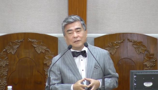 25일 파송예배에서 인사를 전하는 안경선 목사.