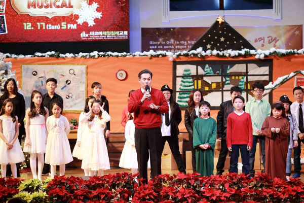 타코마 제일침례교회는 매년 성탄절 메시야 찬양과 크리스마스 뮤지컬 등으로 지역 사회를 섬겼다