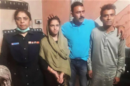 파키스탄 법원이 기독교 소녀의 납치에 따른 강제 결혼에 대해 무효판결을 내렸다. 납치 피해자인 아르주 라자(왼쪽 두번째)와 무슬림인 아자르 알리(맨 오른쪽).