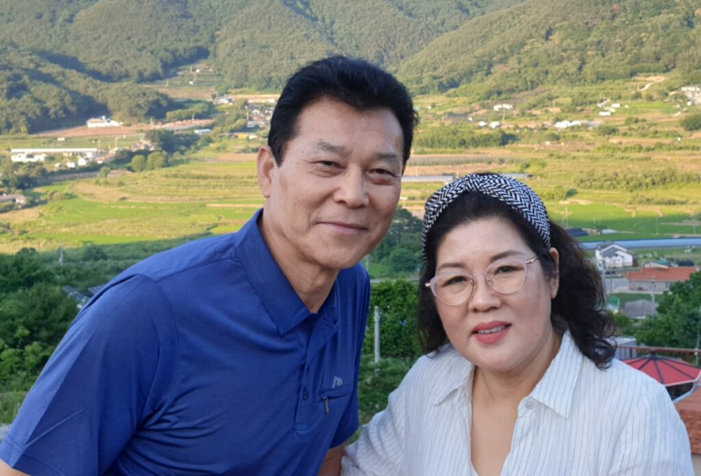 1980년대 한국 축구 간판 스트라이커였던 오석재 선교사와 김혜경 사모