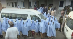 지난 2일 납치됐던 나이지리아 여학생 3백여명이 석방됐다. ©AP/로이터 통신 보도영상 캡처 