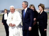 교황 베네딕토 16세와 조지 W.부시 대통령(우). ©Pixabay 