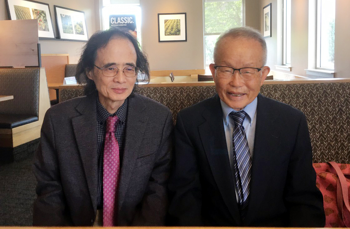 말씀성회의 취지를 설명하는 박윤진 목사(좌)와 김영일 선교사(우)