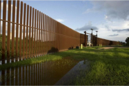 텍사스주에 설치된 미국-멕시코 국경 장벽. ⓒ트위터