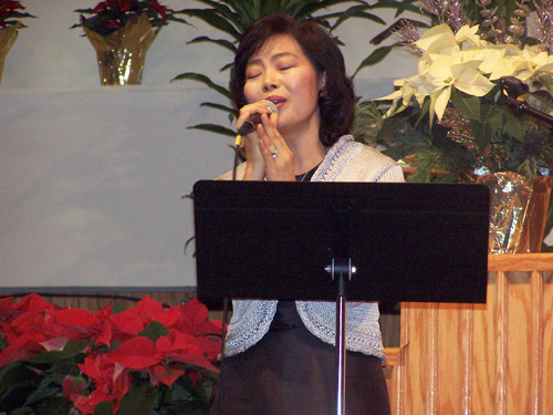 찬양하는 복음가수 조혜선.