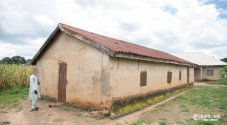 나이지리아의 기독교 학교와 교회 건물은 담이 없기 때문에 무슬림 극단주의자들의 쉬운 공격 목표가 된다. ©한국 VOM 