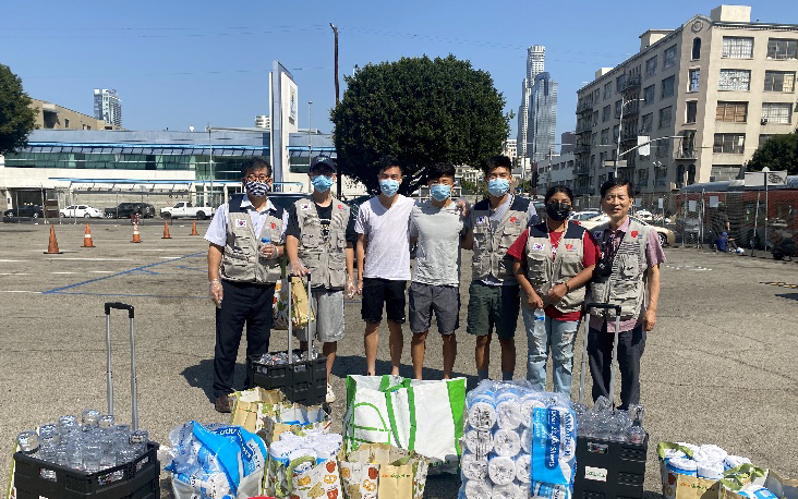 월드쉐어USA 노숙사역에 동참한 대학생 봉사자들