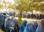 부르카를 착용한 아프가니스탄 여성들의 모습. ⓒpixnio