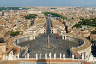 미켈란젤로의 돔에서 내려다 본 바티칸의 성 베드로 광장. ⓒwikipedia