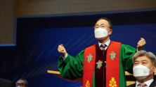 예장 통합 제106회 신임 총회장 류영모 목사가 답사를 전하고 있다.   