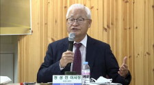 정성진 목사는 “이미 한국교회는 맘모니즘에 물들었다. 교회의 크기는 곧 헌금의 크기와 연결되고 그것이 힘이 된다”고 비판했다. ⓒ송경호 기자