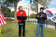 수잔 숄티 대표(왼쪽)가 미국 현지 시간 26일 워싱턴 D.C.에서 열린 통일광장기도회에서 강연하고 있다. ©유튜브 영상 캡쳐 