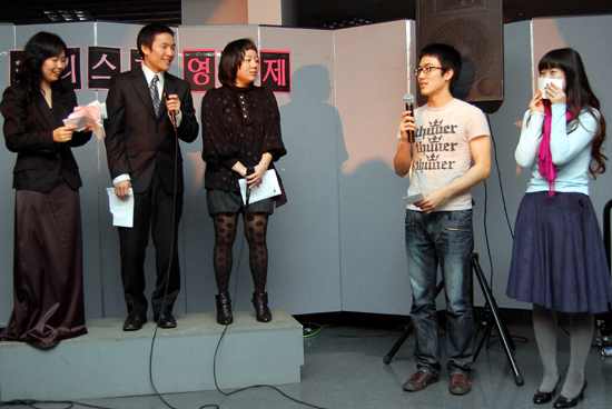 뉴장 청년부는 작년에 이어 크리스천 영화제를 펼쳤다. ⓒ뉴장 청년부