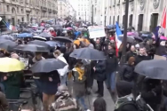 백신 반대 시위에 나선 프랑스인들. ⓒ데일리메일 보도화면 캡쳐