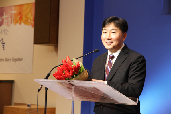 2022년 PGM 이사장 이취임예배에서 신임 이사장 김기석 목사가 취임인사를 하고 있다.