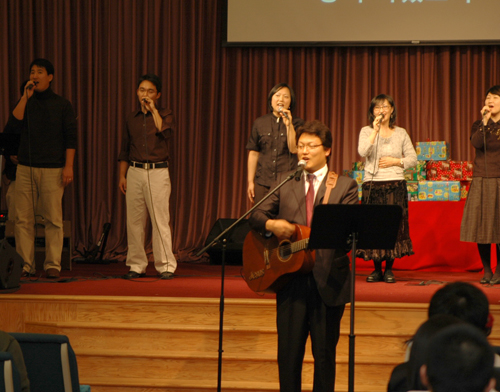 뜨거운 찬양이 함께 한 '징글벨 축제'