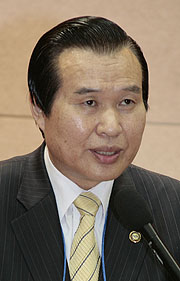 한국기독교총연합회 차기 대표회장에 선출된 엄신형 목사가 당선 소감을 말하고 있다. ⓒ고준호 기자