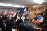 뉴욕교협 삼일절 구국기도회에서 참가자들이 ‘자유민주주의 수호’와 ‘멸공 복음통일’을 외치며 만세 삼창을 하고 있다.
