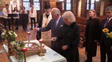 찰스 왕세자와 콘월 공작부인이 런던 중심부에 있는 우크라이나 가톨릭교회를 방문했다. ⓒ유튜브 영상 캡쳐