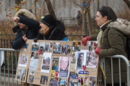 뉴욕 유엔본부 앞에서 우크라이나를 위한 기도를 요청하는 우크라이나인들