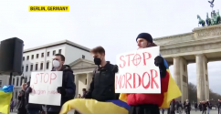 독일 베를린에서 러시아의 우크라이나 침공 중단을 촉구하는 시위대들 