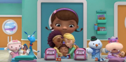 디즈니 애니메이션 ‘꼬마 의사 맥스터핀스’에 부부로 등장한 레즈비언 커플(가운데)이 머리를 맞대고 있다. ⓒ디즈니