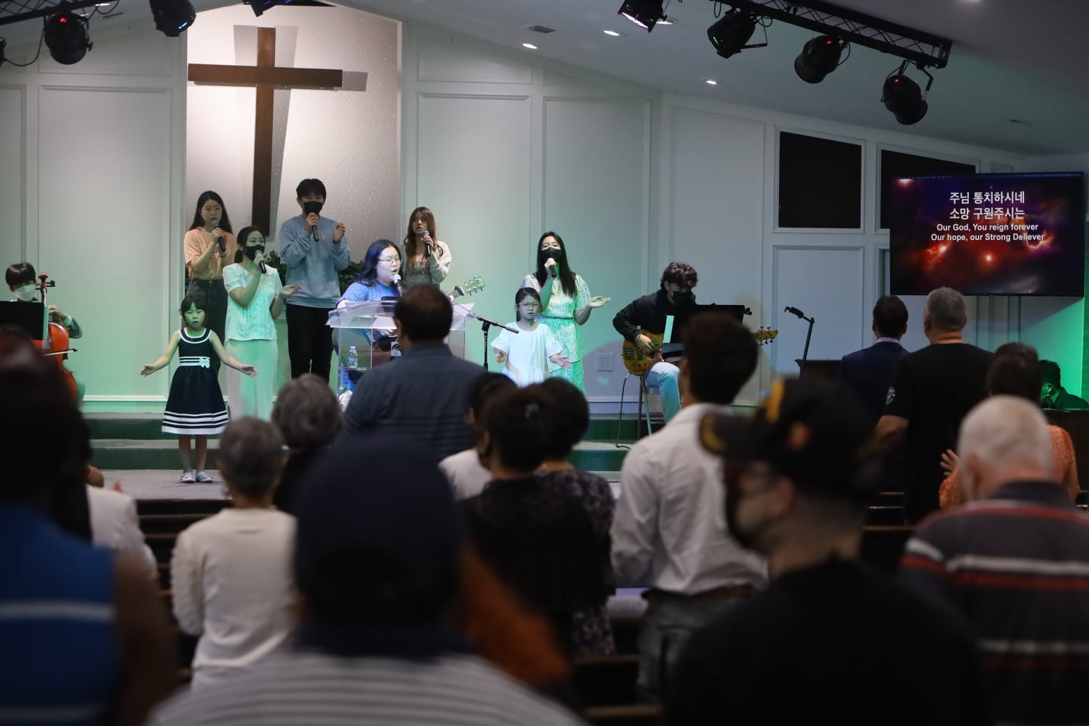뉴라이프 교회와 늘푸른교회 연합예배 모습