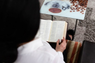 이란 기독교인이 성경을 읽고 있다(이 사진은 기사 내용과 무관). ©오픈도어