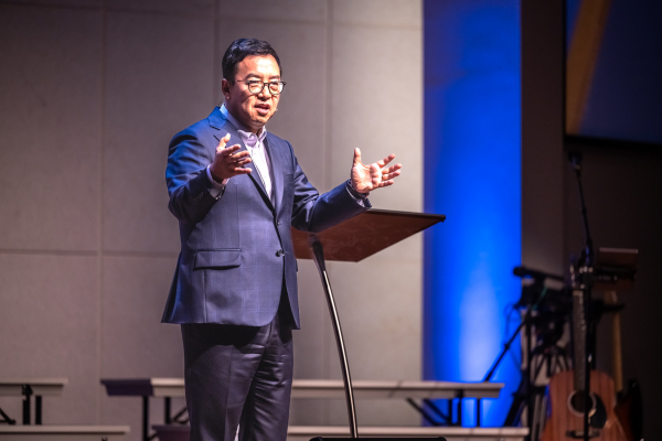 킴넷 2022 국제 선교 지도자 포럼에서 발제하는 권준 목사
