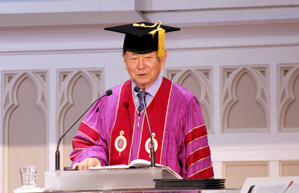 미주크리스천 신학대학교 2022년 졸업식 및 학위수여식에서 설교하는 한기형 목사