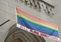 PCUSA 소속 교회 중 워싱턴 D.C.에 위치한 필그림교회가 동성애자들을 환영한다는 배너를 걸고 있다. ⓒ필그림교회